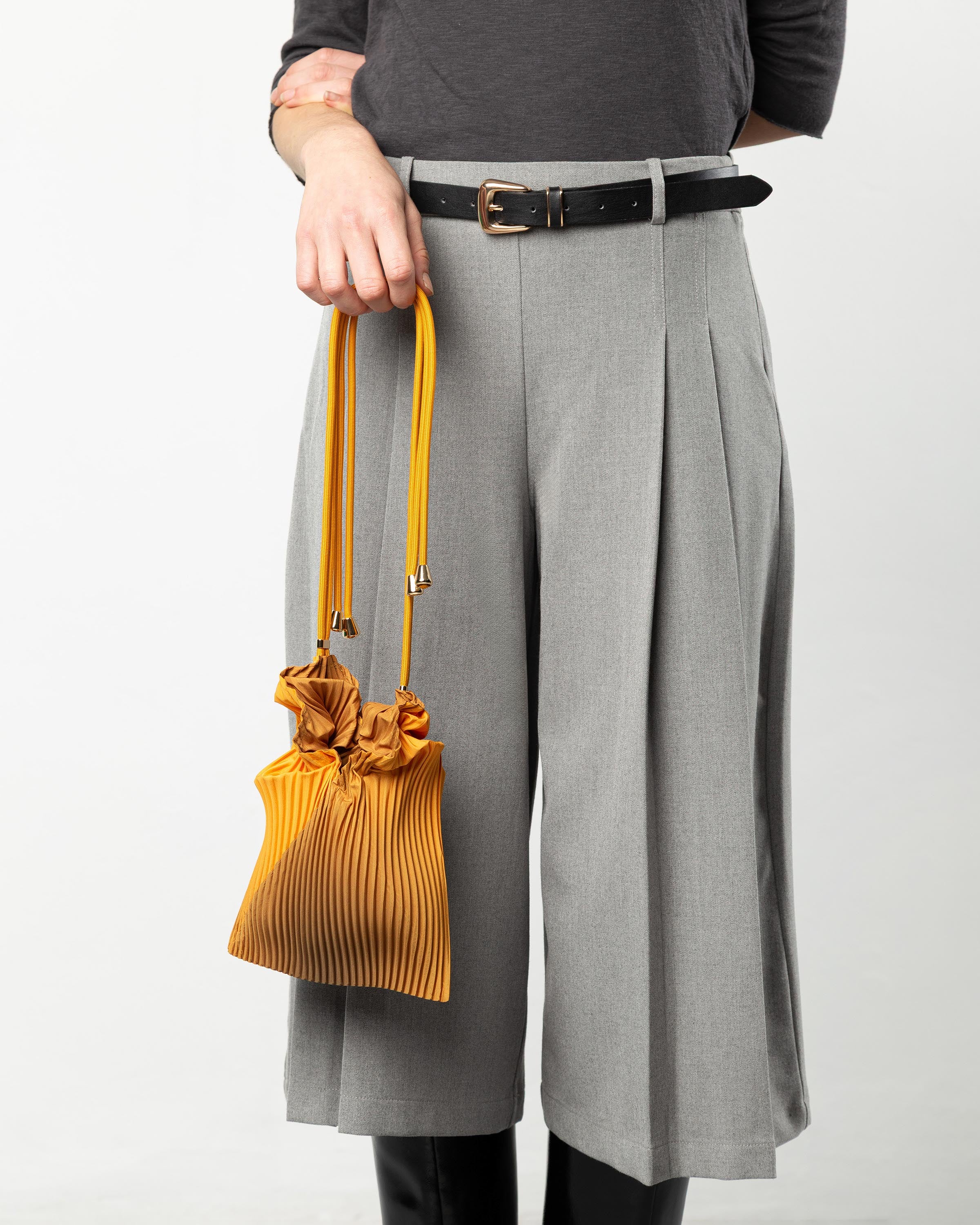 Borsetta plissettata a tracolla baby bag Multitudes.