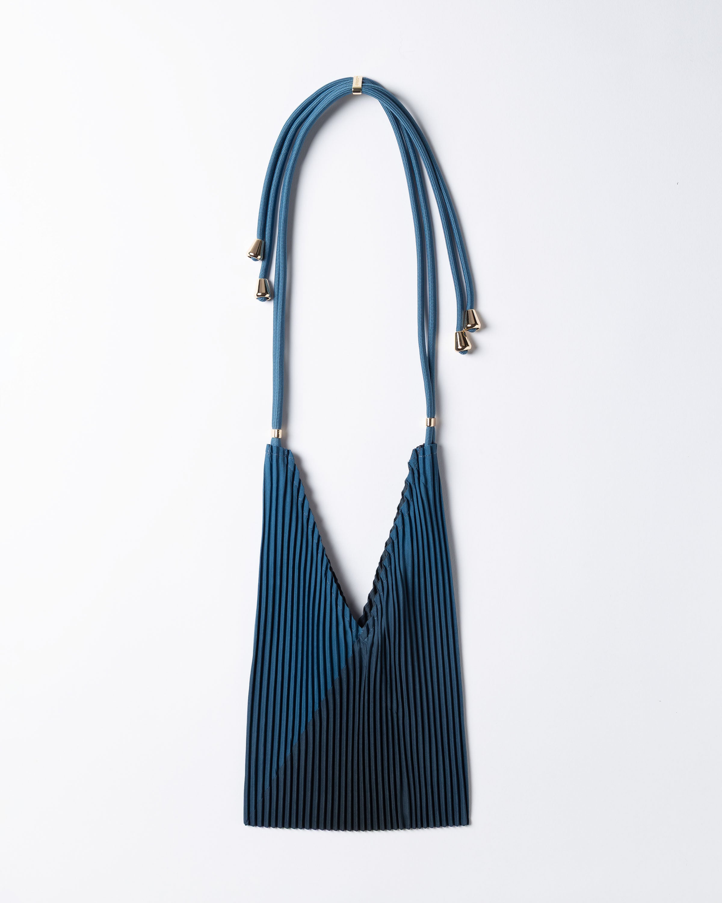 Baby bag a tracolla plissettata Maroccan Blue Multitudes, borsetta di design in raso.