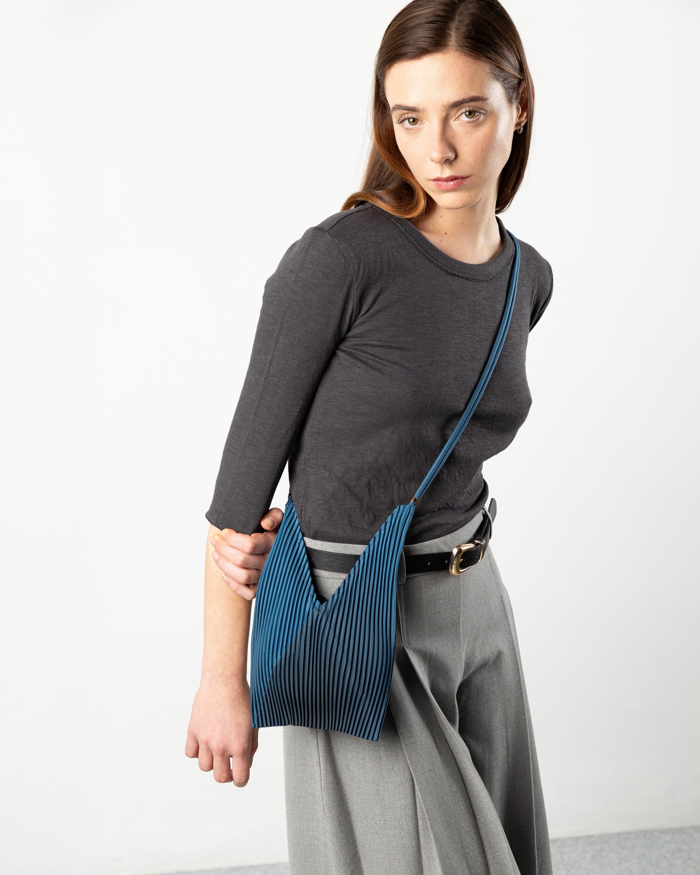 Baby bag di design plissettata Maroccan blue Multitudes, borsetta piccola e compatta.