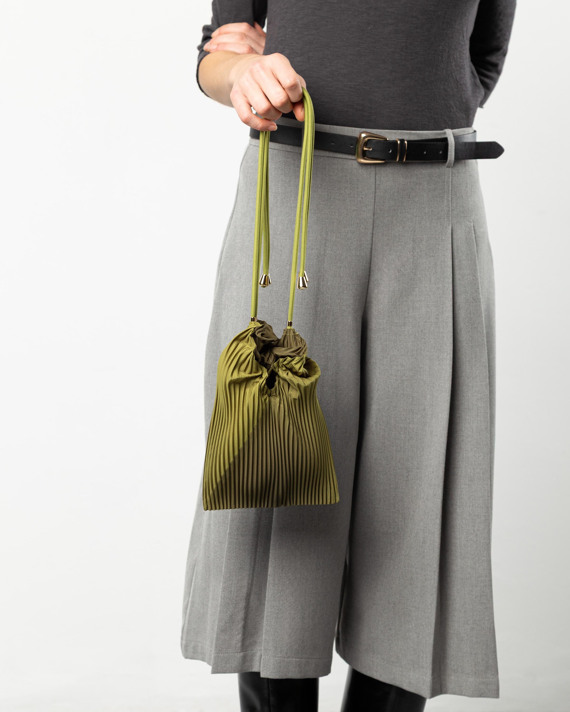 Baby bag a tracolla plissettata woodbine Multitudes, borsetta di design in raso.