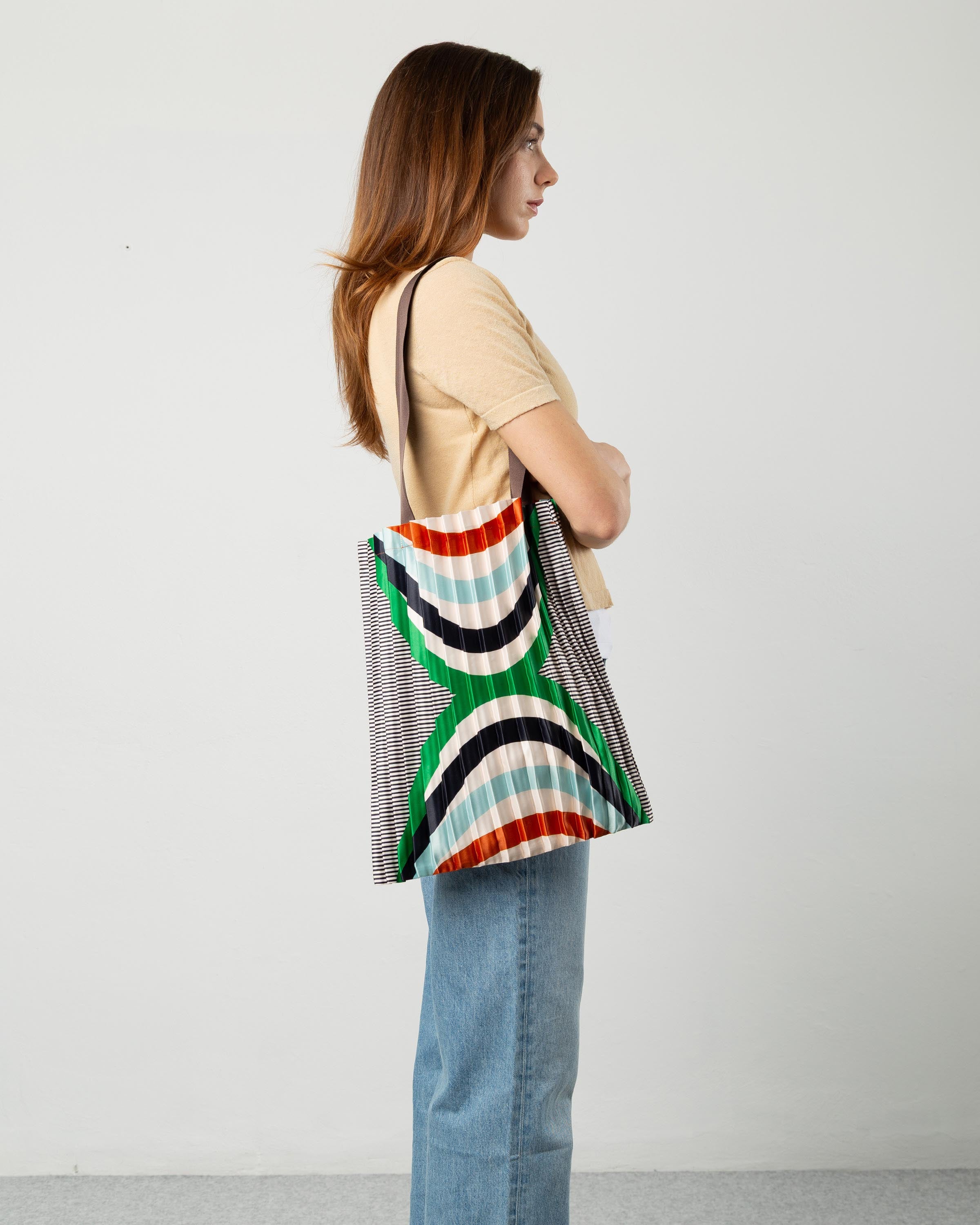 Tote bag plissettata Multitudes modello Naxos.