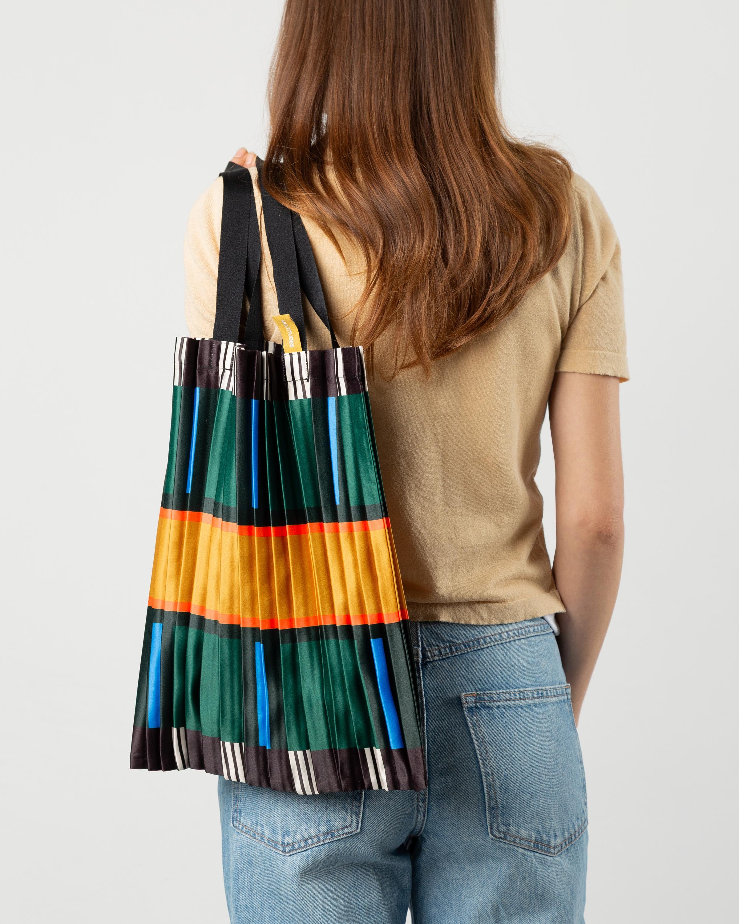 Tote bag plissettata in raso Orosei, dimensioni 40 x 48 cm.