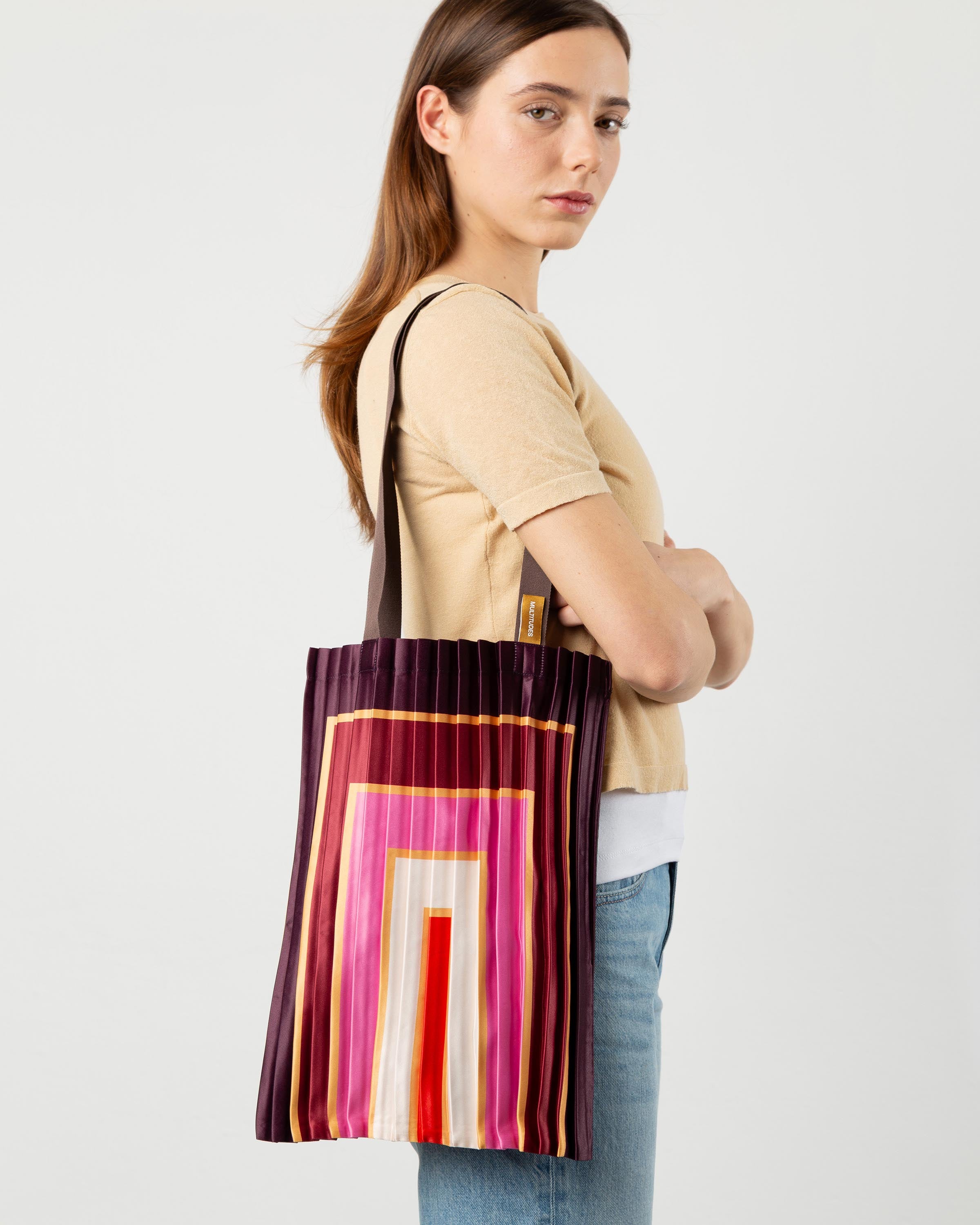 Borsa plissettata in raso effetto seta modello Villasimius di colore borgogna, collezione tote bag Multitudes.