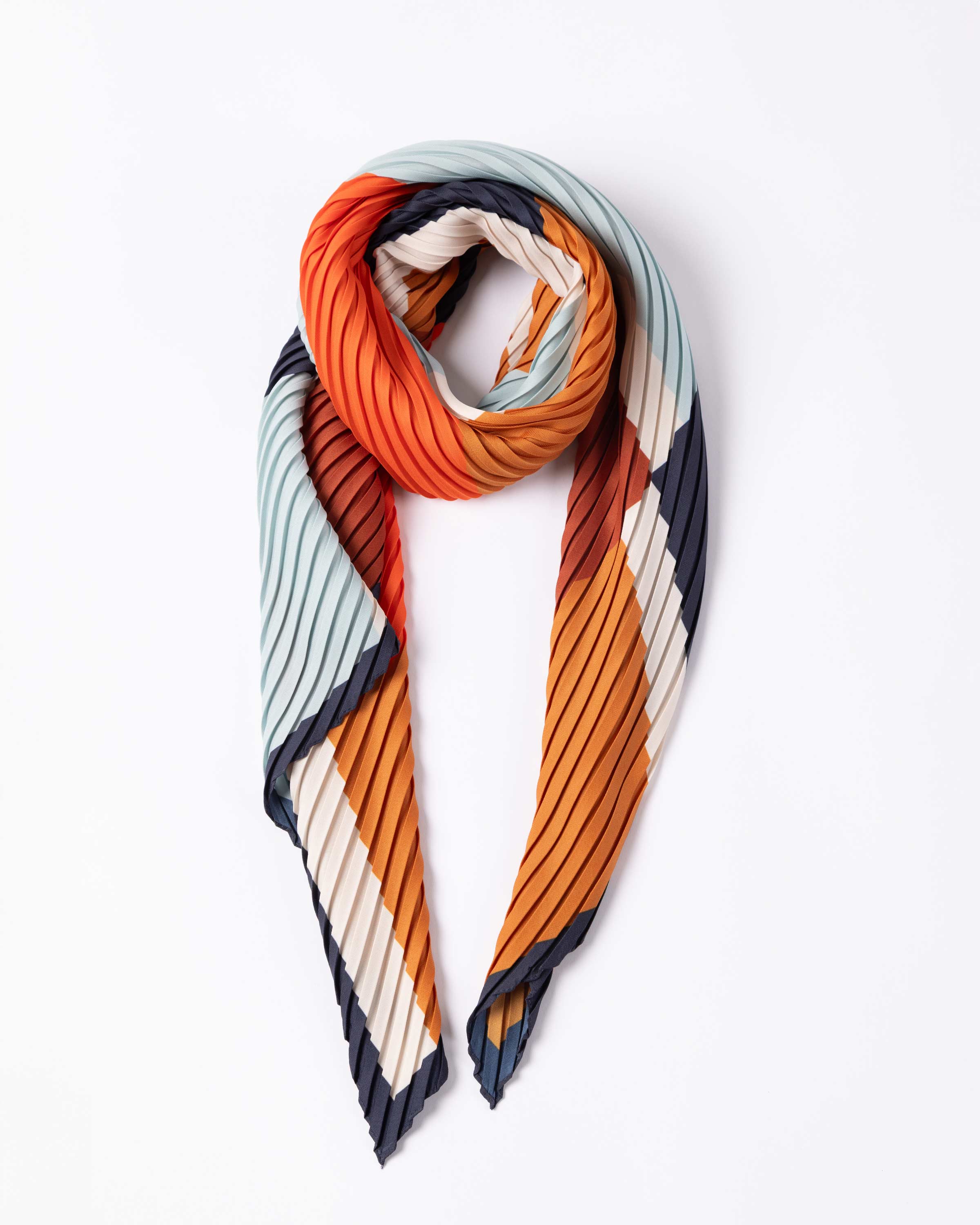 Sciarpa plissettata Atena di Multitudes color baby blue e moka.
