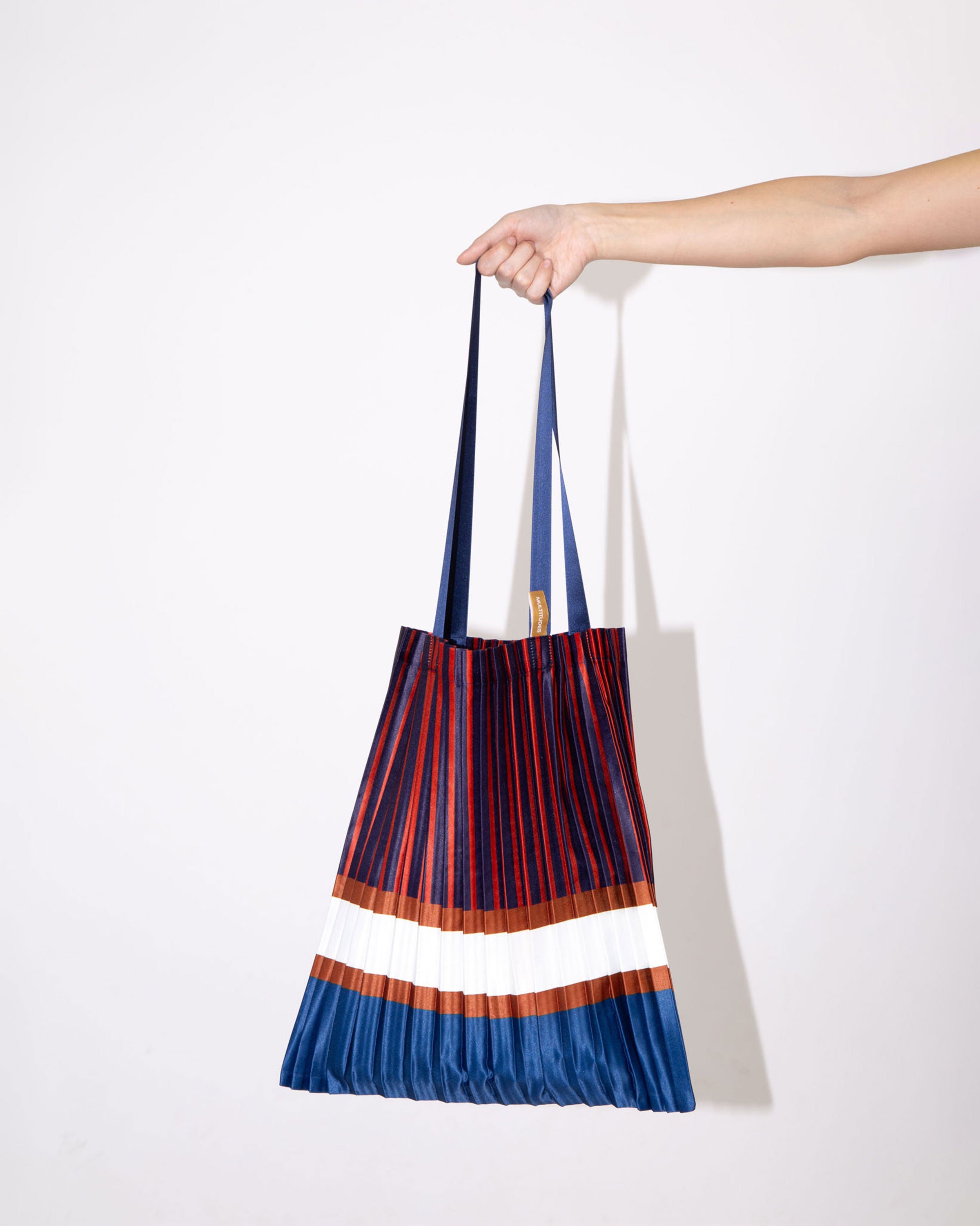 Multitudes tote bag plissettata.