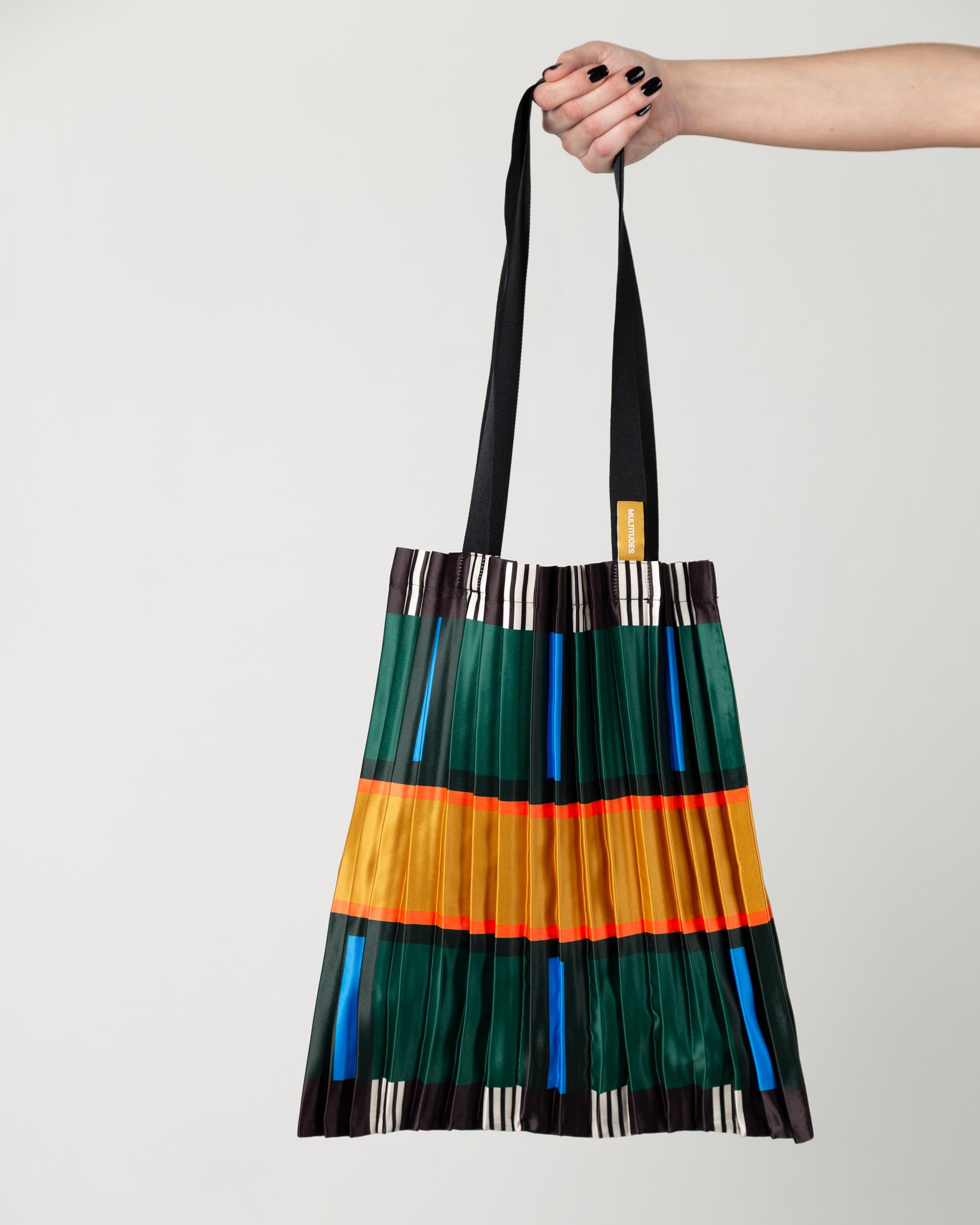 Tote bag plissettata di design Multitudes.
