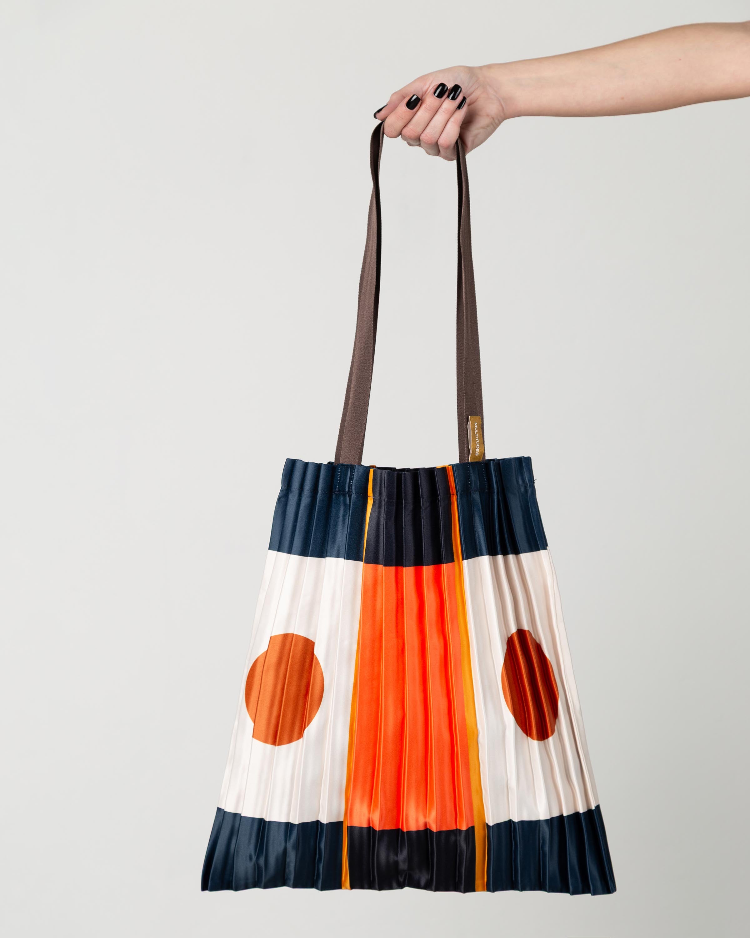 Tote bag plissettata in raso effetto seta made in italy di Multitudes.