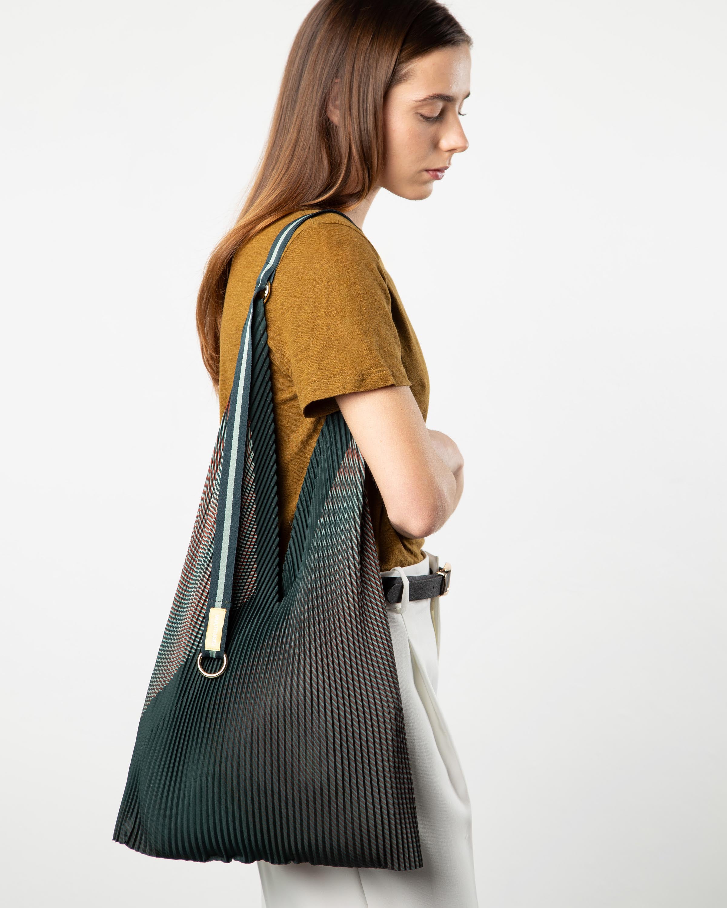 Y bag Isabella Green di Multitudes.