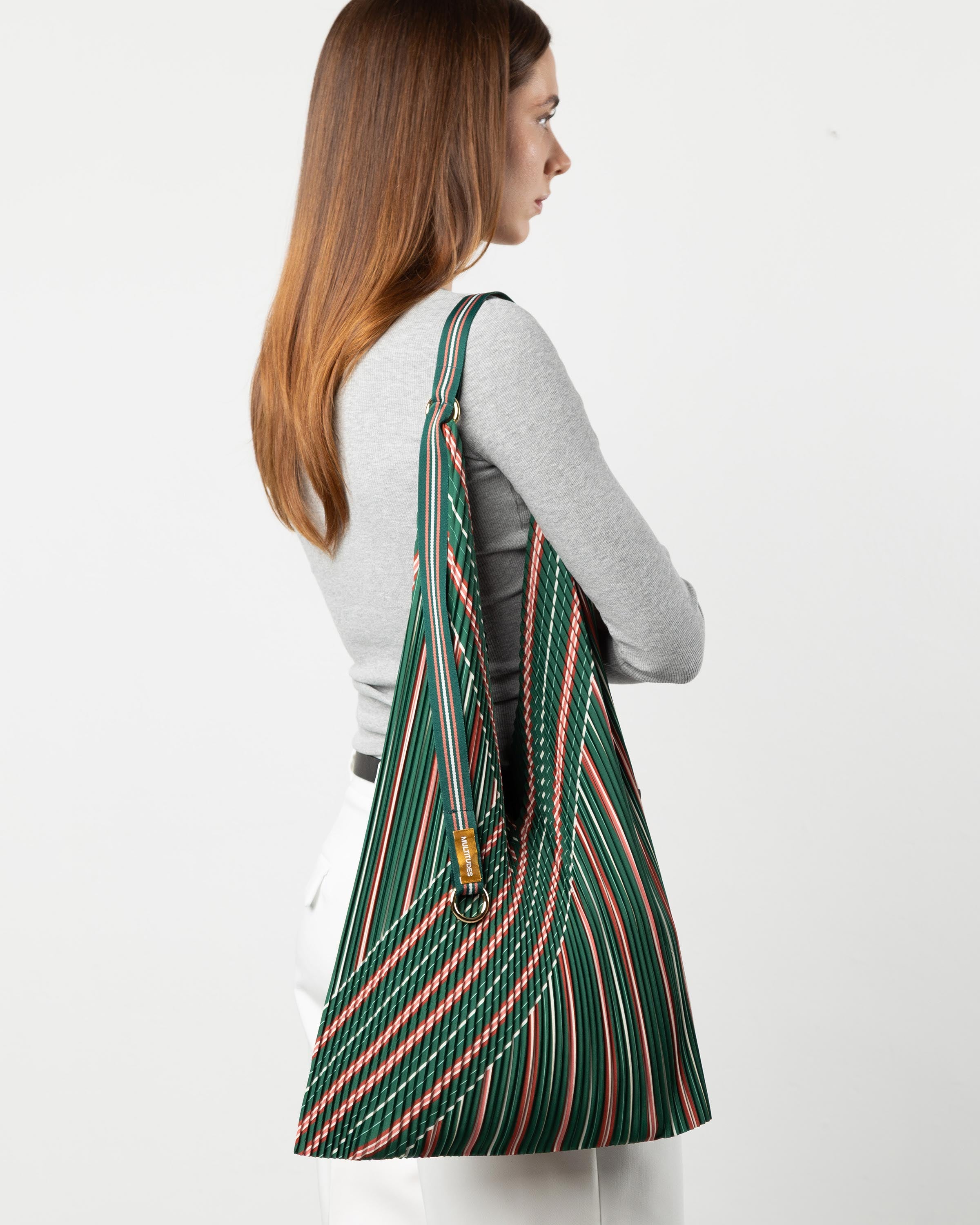 Borsa di design da donna a pieghe Stella Green di Multitudes.
