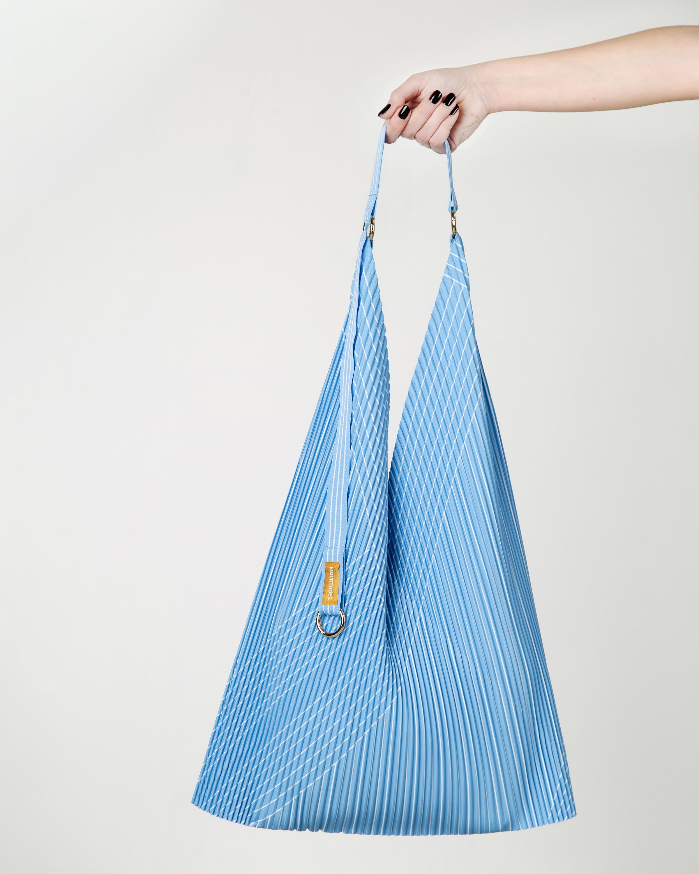 Susan y bag plissettata di Multitudes, borsa di design da donna a pieghe.